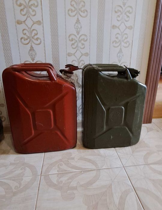 Каністри залізні 20 л.для палива вживані