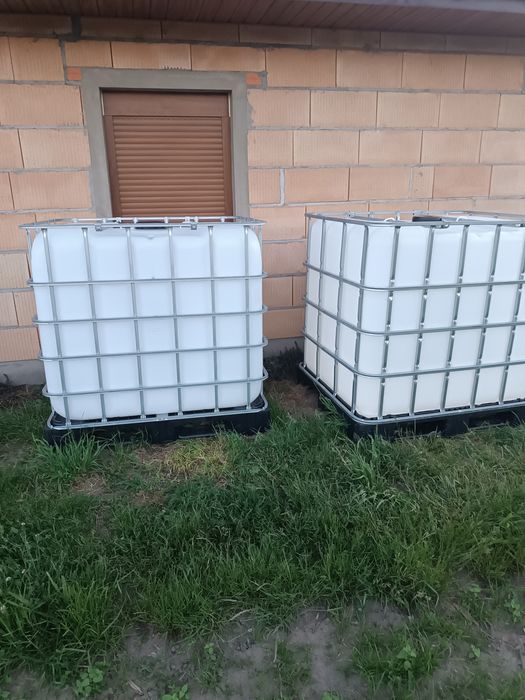Mam na sprzedaż zbiornik na deszczówkę.
