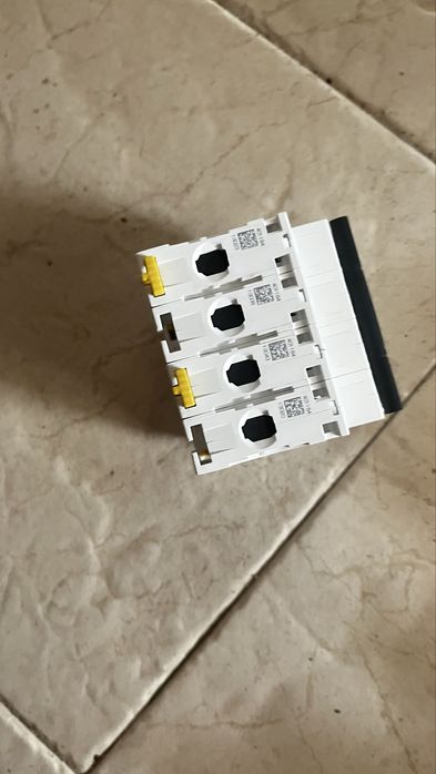Schneider iC60N - Disjuntor - 4P - 10A