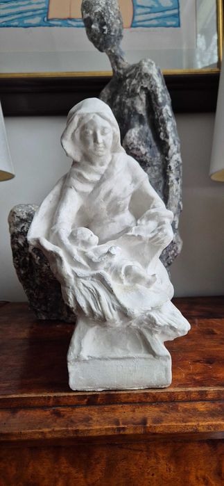 rzeźba "Madonna z Dzieciątkiem" sztuka sakralna Matka Boża z Jezuskiem