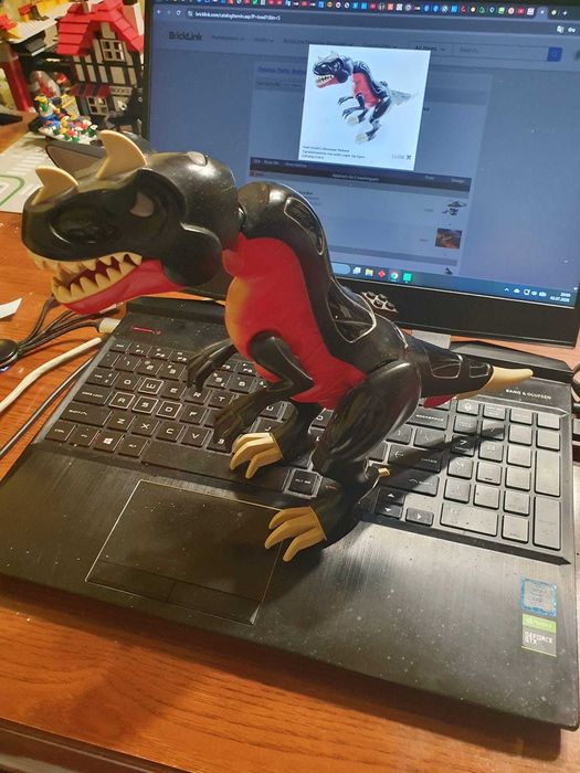 lego 7298 Mutant dinozaura Tyrannosaurus rex z podświetlanymi oczami