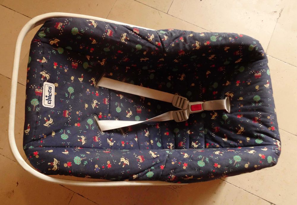 Cadeira de bébe CHICO de auto até 10Kilos