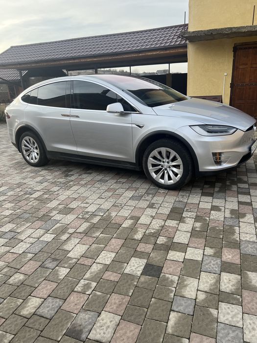 Tesla Model X 75D 2018 року