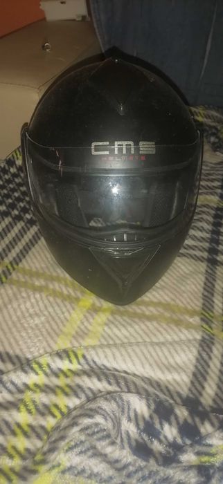 Vende se casaco de moto e capacete
