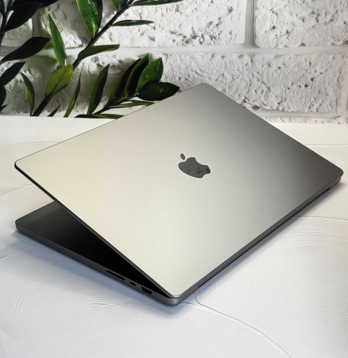 MacBook Pro A2485 (16, 2021) M1 Pro/16/512Gb/АКБ 80%/Магазин/Гарантія!