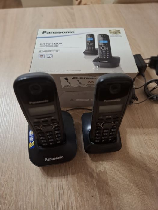 Panasonic KX-TG1612UA радіотелефон з двома трубками