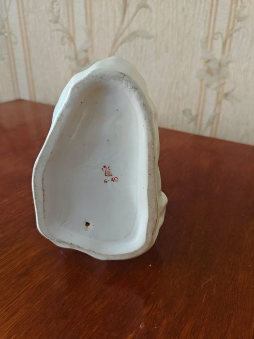 Продам статуэтку"Гадание на ромашке"