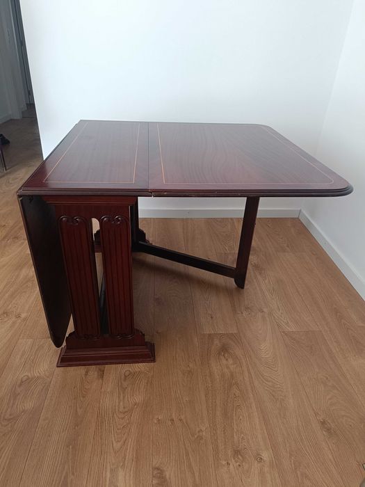 Mesa de Jantar + 2 Cadeiras