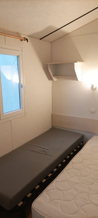 Casa móvel com três quartos no Funchalinho, Caparica.