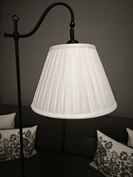 Lampa podłogowa metalowa