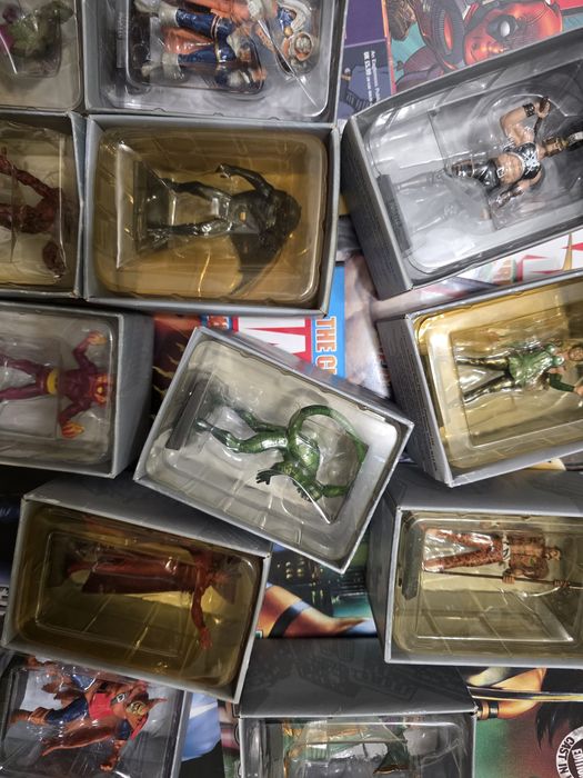 Wielka kolekcja figurek marvela.