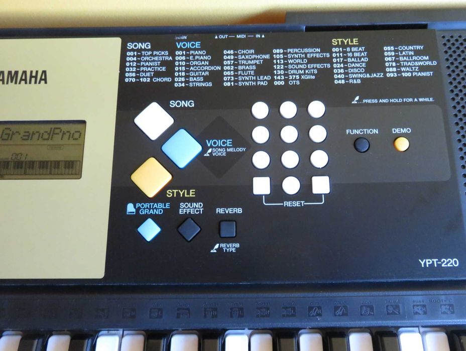Keyboard YAMAHA YPT-220 z MIDI