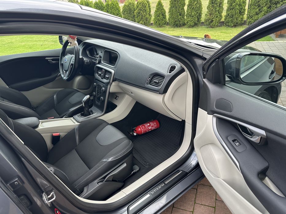 Sprzedam Volvo v40 d2