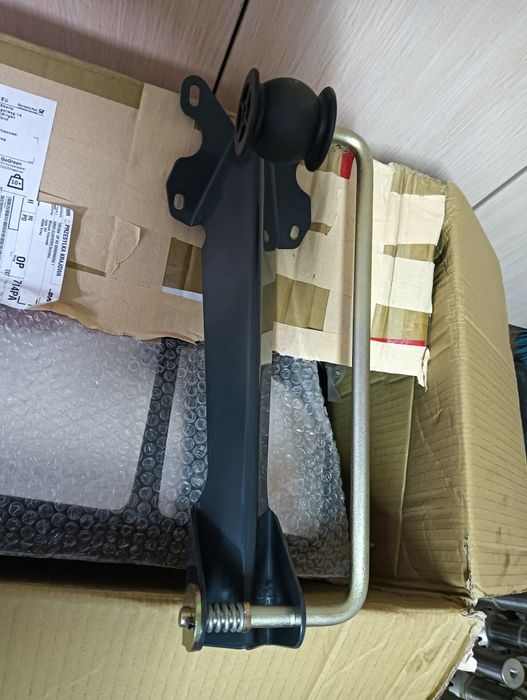 Fendt 724 Scr uchwyt śruby rzymskiej centralnej tył