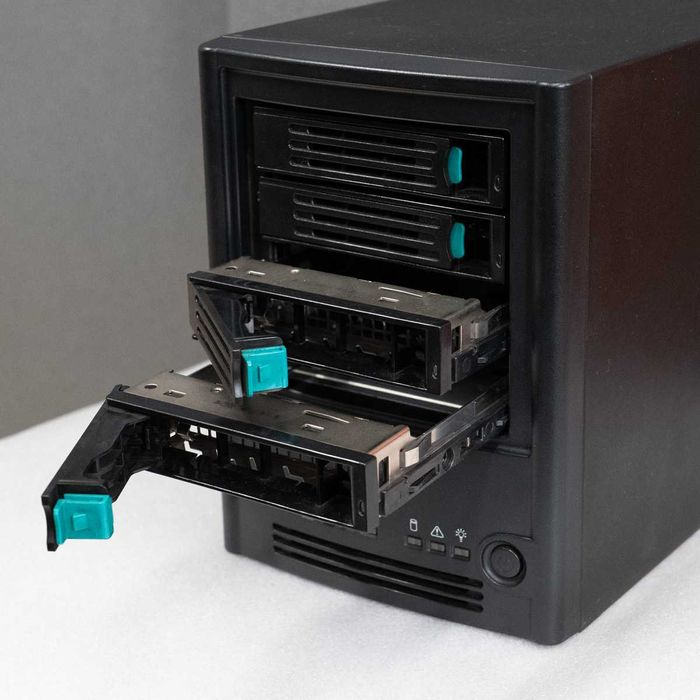 Serwer plików NAS Intel SS4000-E