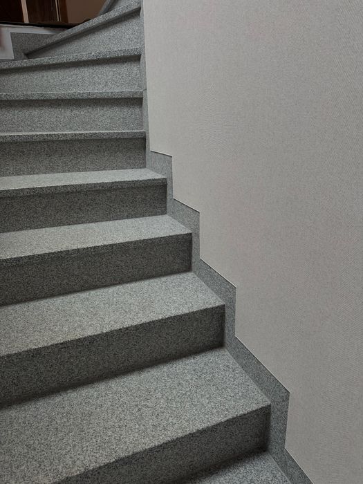 Stopień granitowy płomień, poler, MONTAŻ