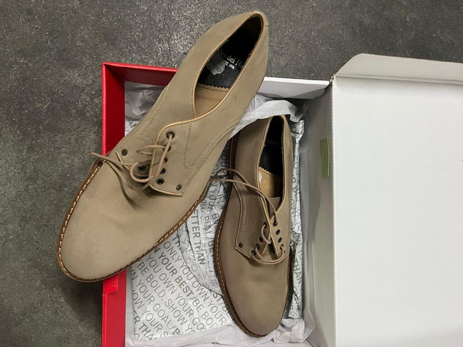 Sapatos de homem novos