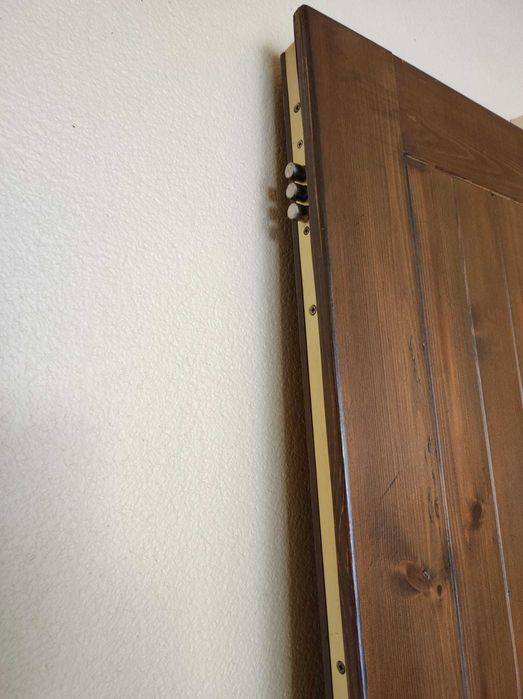 Porta de entrada em pinho