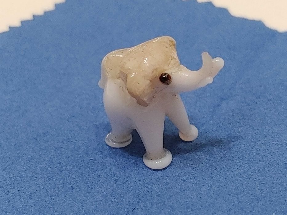 Słonik słon figurka szklana lata 70
