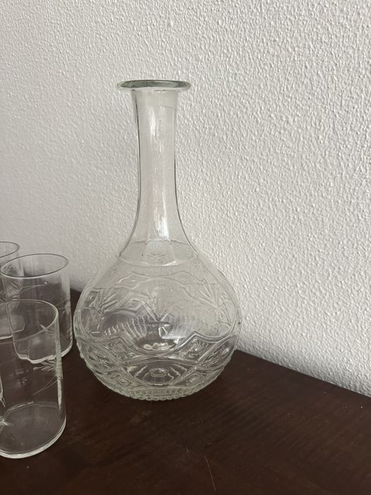 Conjunto copos e garrafa