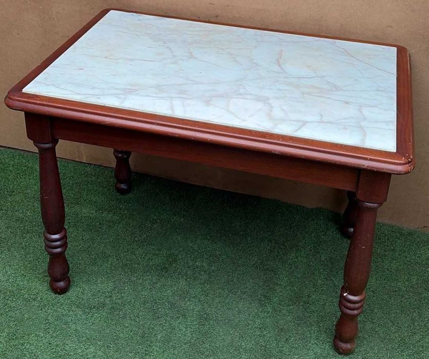 Mesa de cozinha antiga (Anos 70) Medidas Altura 77X74X110 cm