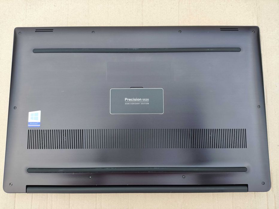 Dell Precision 5520 15,6" 4K IPS i7-7820HQ 32/512Gb NVMe Nvidia M1200