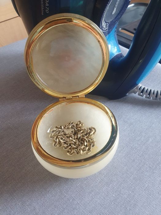 Puzderko z alabastru