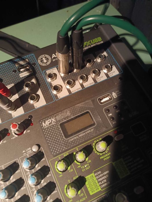 DJ / serviço de qualidade com ou sem material de som