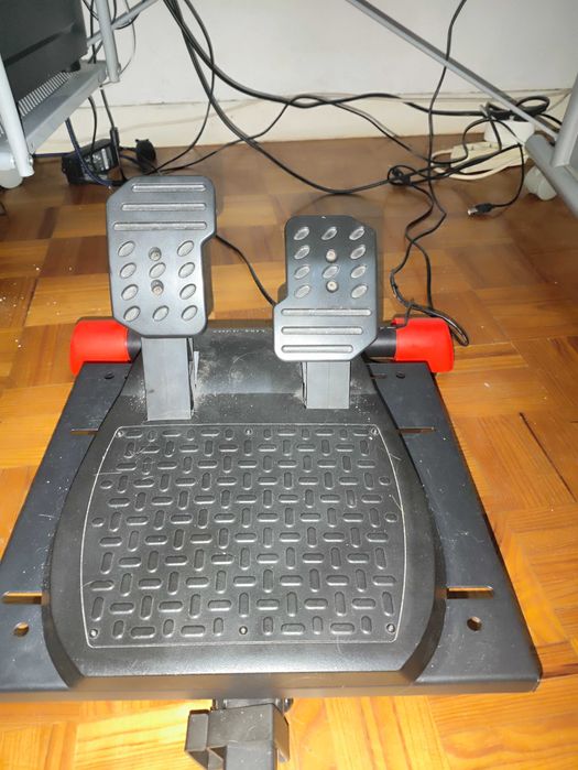 Volante  Thrustmaster T150 com force feedback