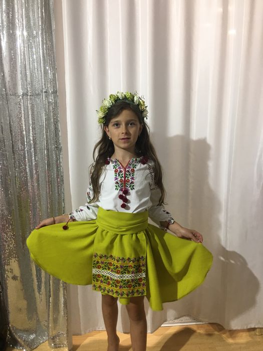 Вишиванка у школу для дівчинки