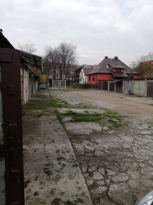 Sprzedam garaż murowany