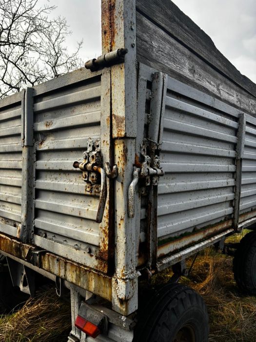 Тракторний причіп