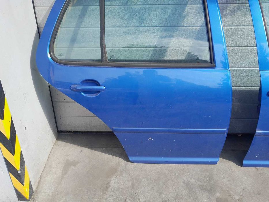 VW Golf IV - drzwi prawe LW5Y kompletne