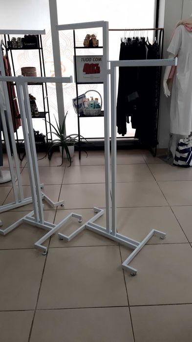 Expositores de roupa...