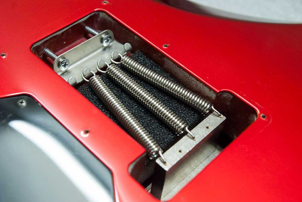 Guitarra Elétrica ESP M-II Deluxe (NOS sem um único risco)