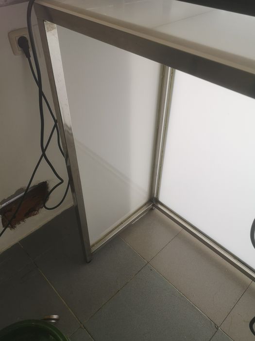 Balcão em inox com acrílicos