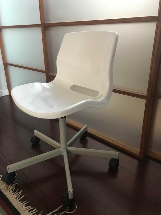 Cadeira IKEA com rodas
