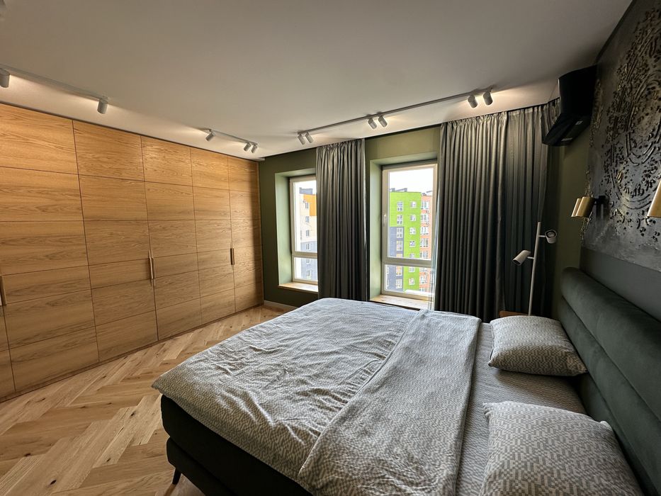 Стильна 3-кімнатна 96м2 з дизайнерським ремонтом біля озера і парку