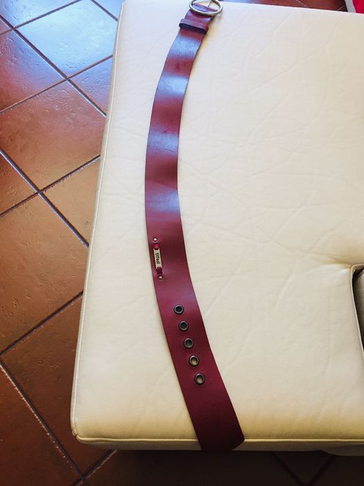 Cintos  em pele  e se missangas ( rigorosamente novo)