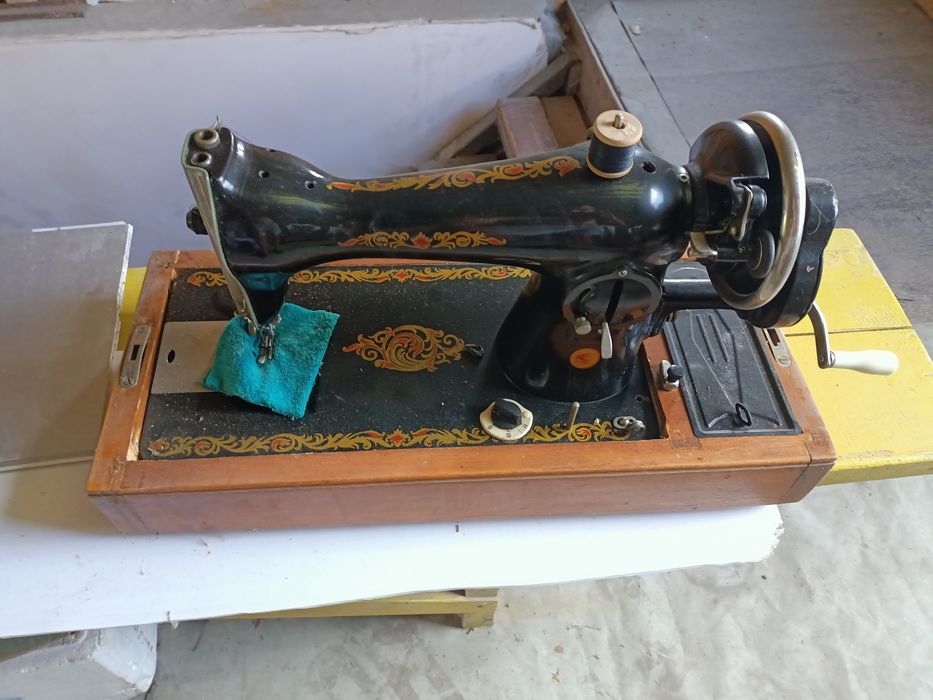 Швейная машинка Ссср идеальное состояние в деревянном кейсе с замеом