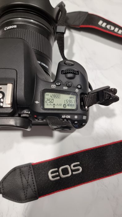 Canon EOS 77D + lente EF-S 10-18mm IS STM
