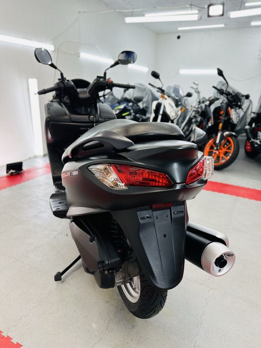 скутер Suzuki Burgman 200 в оригіналі тільки з Японії є доставка