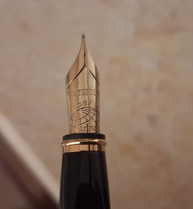 Caneta Waterman Excepcion preta e ouro