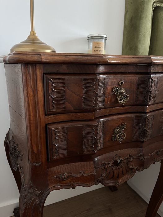 Duas mesas de cabeceira vintage restauradas à mão