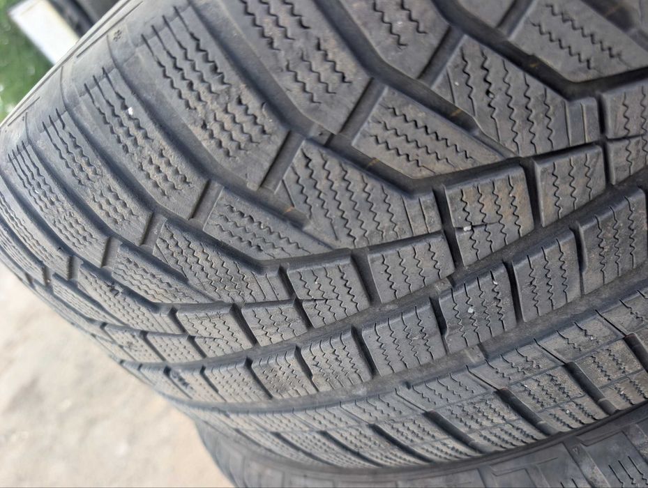 Шини R21 285/45 Hankook 4шт Зима від 5мм Range Rover,  Q8, X7 і т.д. 2019р.