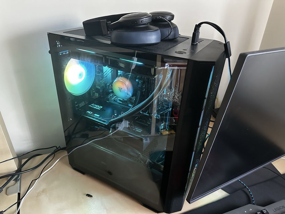 Desktop+ Monitor+teclado+Rato AMD Ryzen 7 5700X 32GB 1TB SSD RX 9060 XT 16GB Windows 11 Home