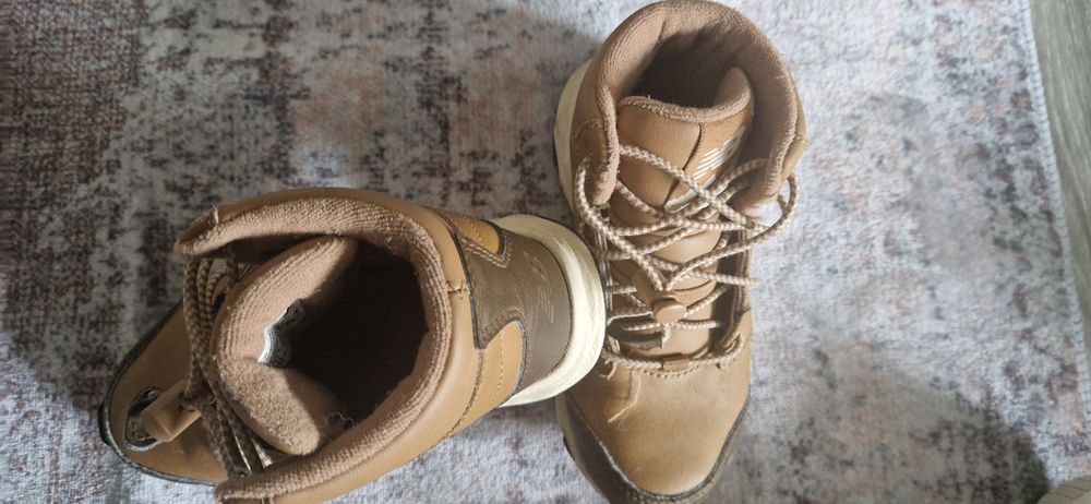 Botas criança em bom estado