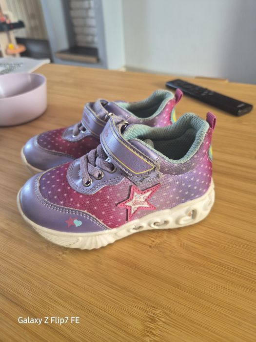 Adidaski świecące dla dziewczynki 23