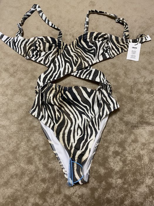 Новый слитный купальник Asos