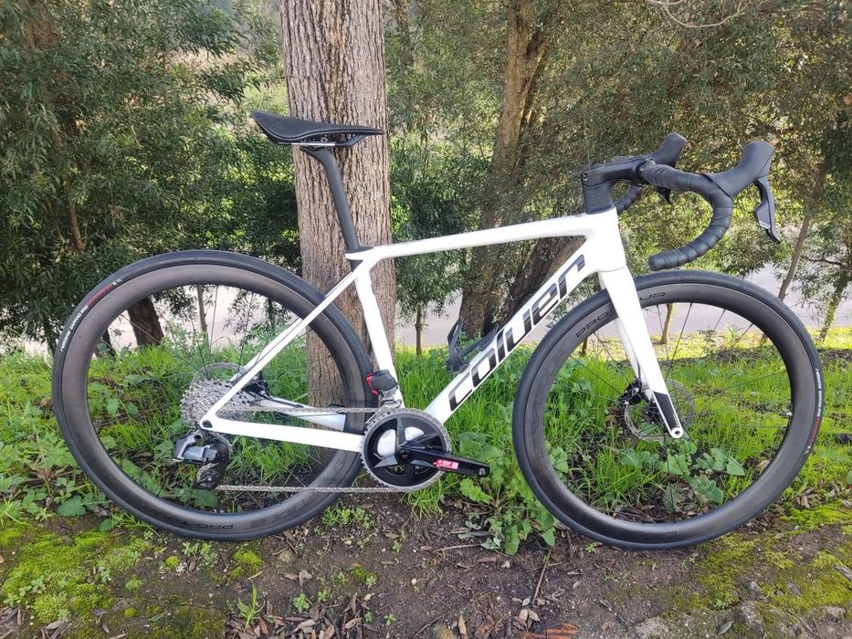 Bicicleta de carbono com axs e rodas  carbono